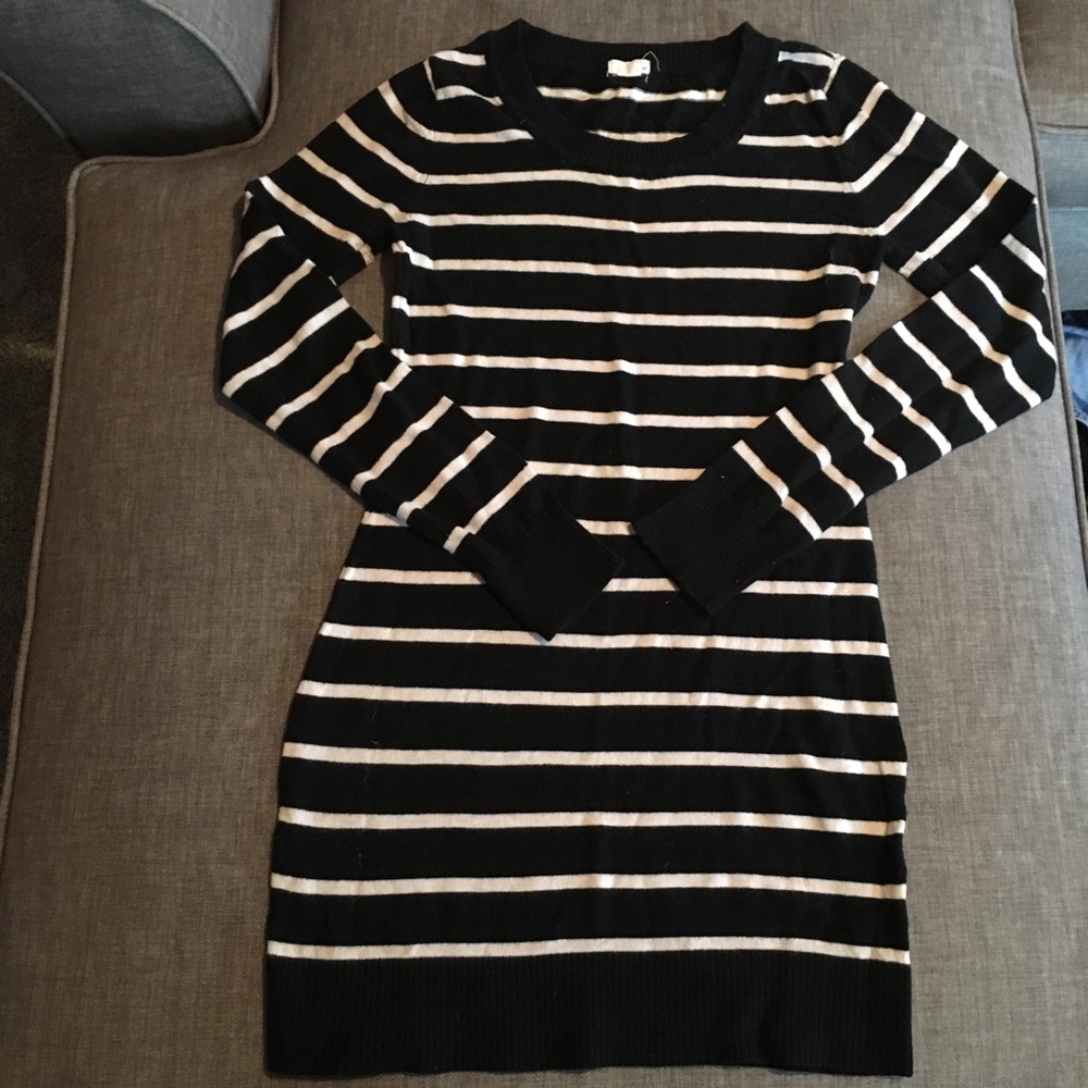 🌻3 for $20 🌻 
GARAGE | striped tunic sweater